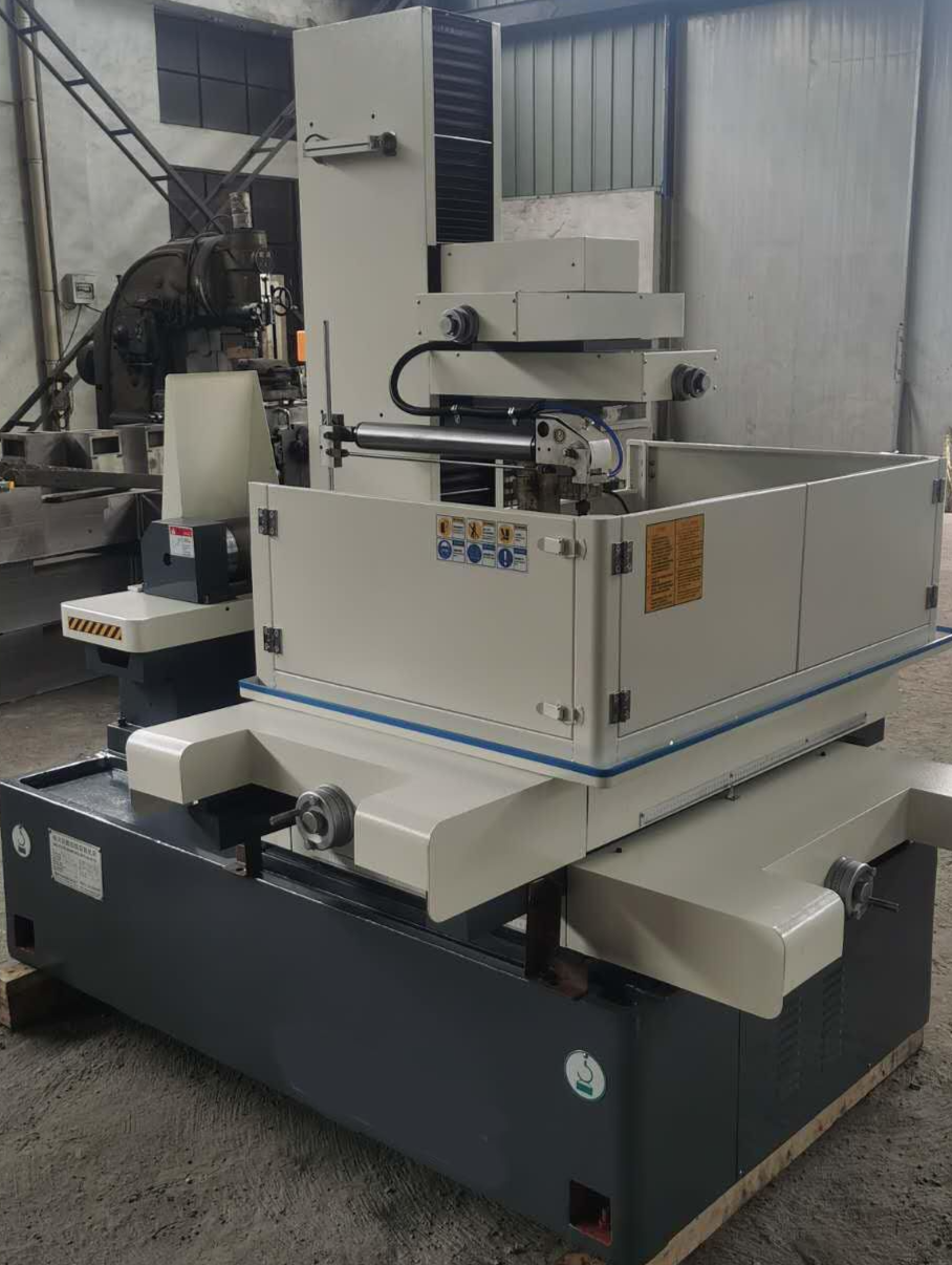 ЭЛЕКТРОЭРОЗИОННЫЙ ПРОВОЛОЧНО-ВЫРЕЗНОЙ СТАНОК С ЧПУ DK7745 КОНУС 30