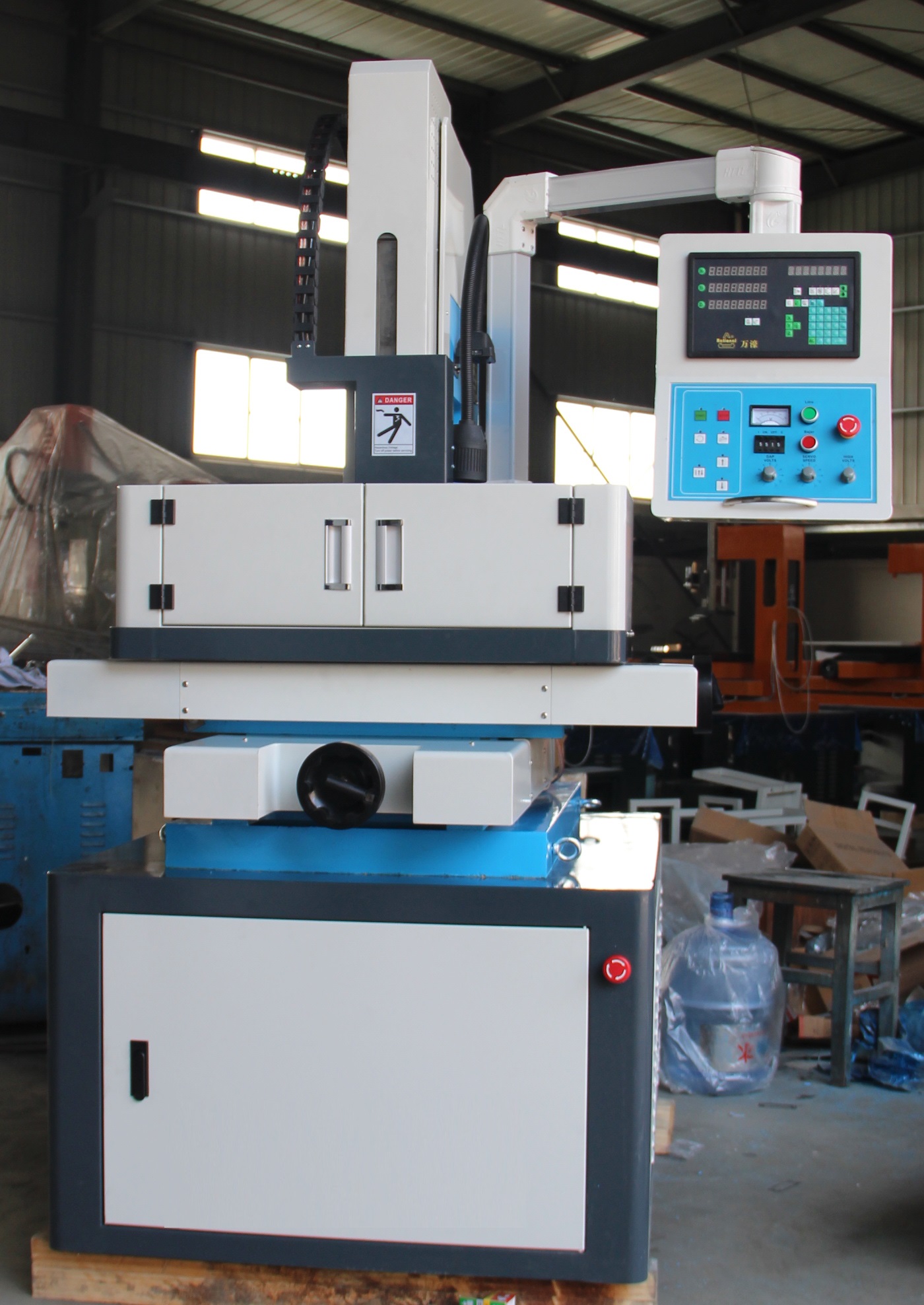 ЭЛЕКТРОЭРОЗИОННАЯ СУПЕРДРЕЛЬ С ЧПУ По Z ОСИ DD703Z